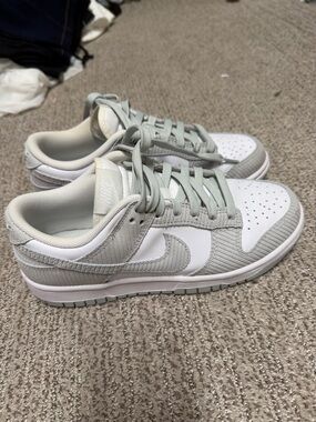Nike Low-Top Sneakers in White and Light Gray